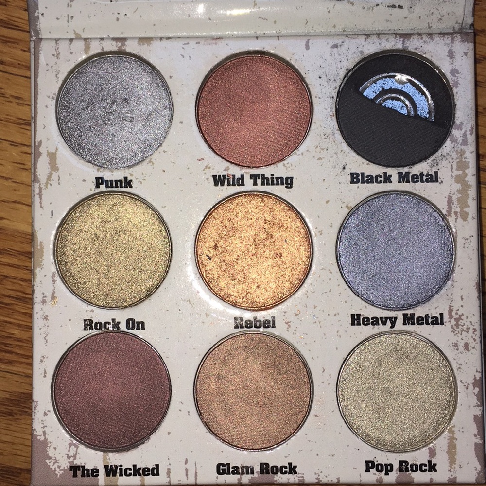 “Glam Metals” Eyeshadow Palette by Crown Beauty